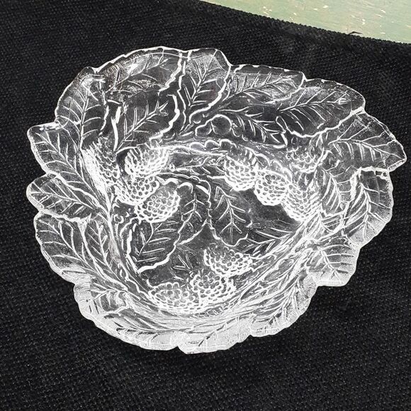 Vintage glass Indiana Glass Fenton Triangle Fruit Bowl Dish Logan… - Picture 1 of 7